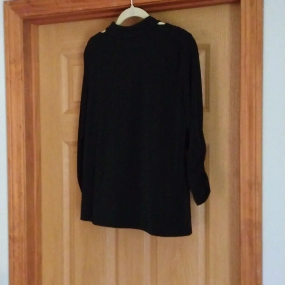 GEORGE SIMONTON BLACK V-NECK, RUCHED LONG SLEEVE TOP - Picture 5 of 5